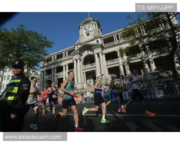 广州城市马拉松评析:滑板队节奏感与表现的精彩碰撞 广州城市马拉松评析:滑板队节奏感与表现的精彩碰撞
